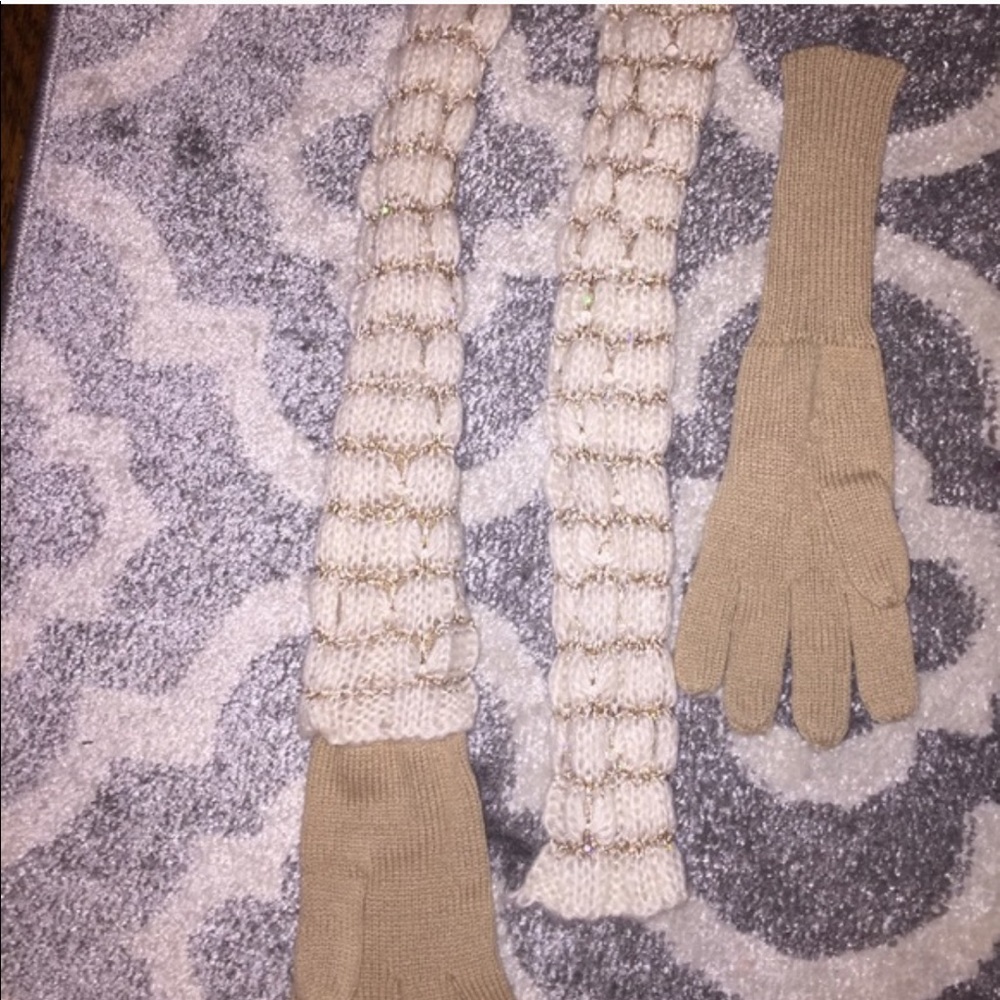 4/$10 ⚡️ Brown Gloves with Striped Arm Warmers
